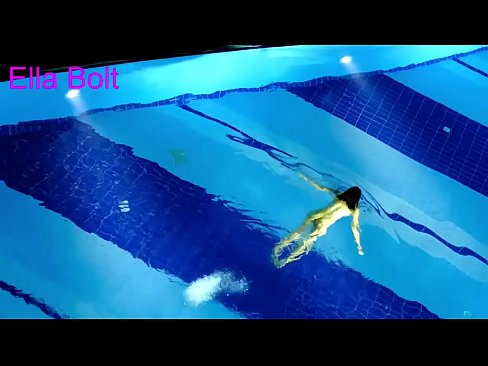 ❤️ Não consigo parar de observar, jovem loira apanhada nadando nua na piscina do resort ELLA BOLT Porno fodido em pt-br.porno24-7.ru ❌❤