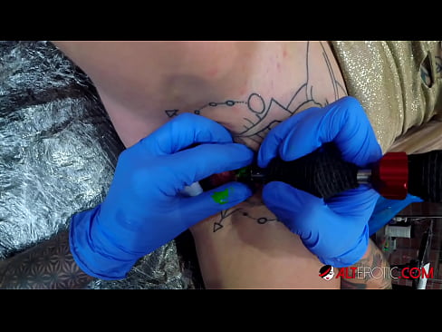❤️ Extremamente tatuada, a brasa Sully Savage fez uma tatuagem em seu clítoris Porno fodido em pt-br.porno24-7.ru ❌❤
